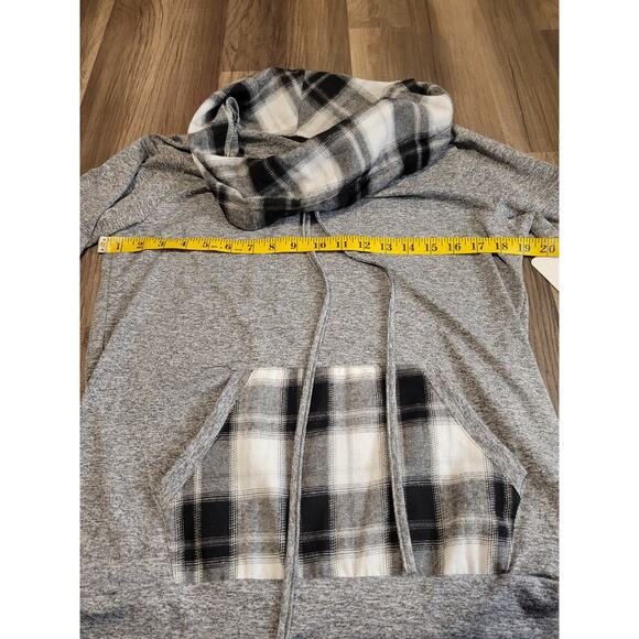 NWT Gray Black White Plaid Accent Cowl Neck Light Weight Top Size L - Picture 5 of 8